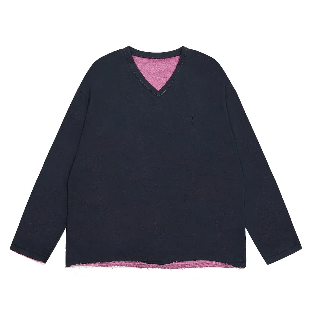 🅿️210 "Top Quality" Style No.: T5011# [Ralph Lauren dual-color pony embroidered logo couple V-neck sweatshirt] ✅Ralph Lauren classic two-color stitching contrasting V-neck terry sweatshirt ✅The version is restored to the original version. The maximum size can be worn up to 170 pounds. Loose, comfortable and stress-free. ✅The upper body is simple and easy to wear. ootd must-have style. Good-looking clothes are never too picky. A must-have in a couple’s wardrobe Size: S-L Color: Mi Xing Navy Gray